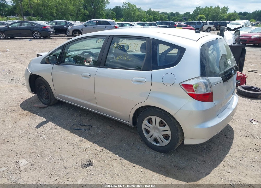 2011 HONDA FIT VIN: JHMGE8H37BC015088