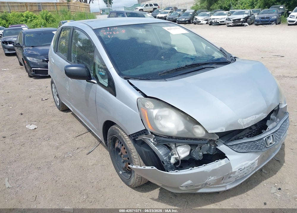 2011 HONDA FIT VIN: JHMGE8H37BC015088