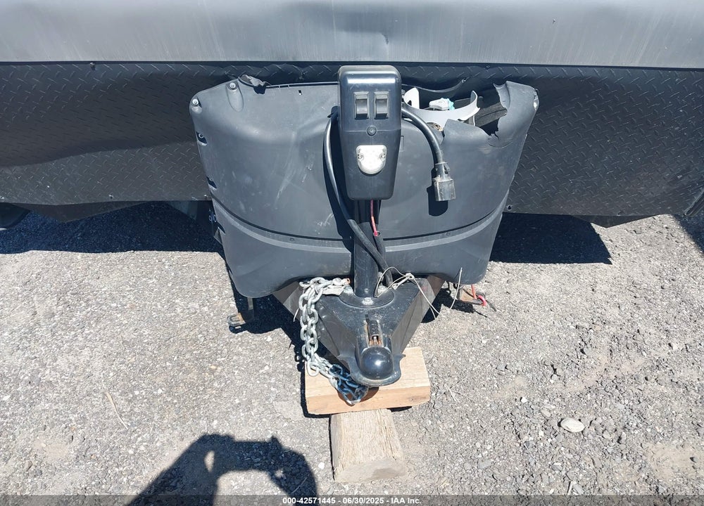 2019 FOREST RIVER CHEROKEE VIN: 4X4TCKC29KT050159