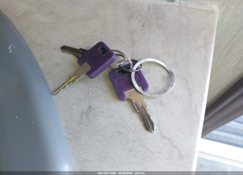 2019 FOREST RIVER CHEROKEE VIN: 4X4TCKC29KT050159