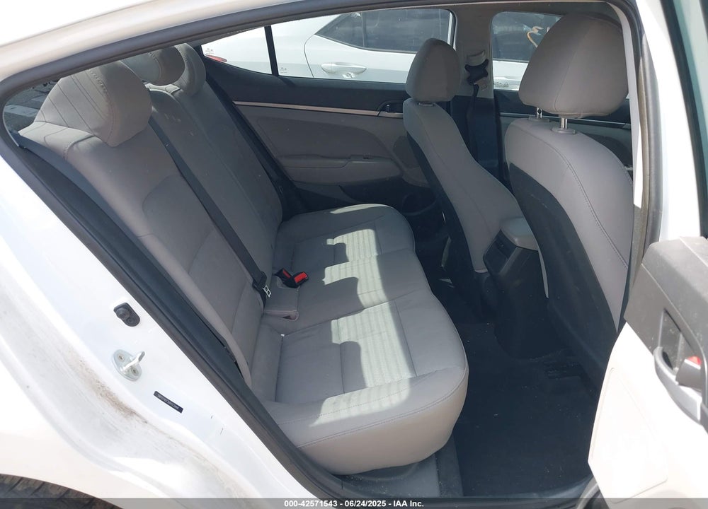 2017 HYUNDAI ELANTRA VIN: 5NPD74LF3HH113444