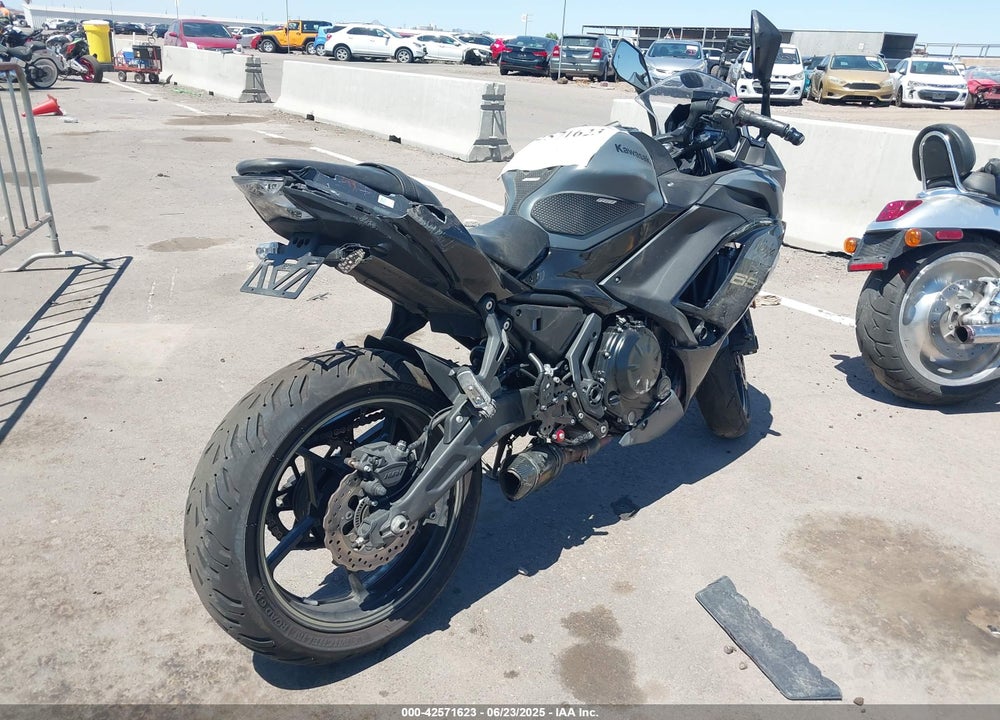 2024 KAWASAKI EX650 P VIN: ML5EXEP13RDAD4011