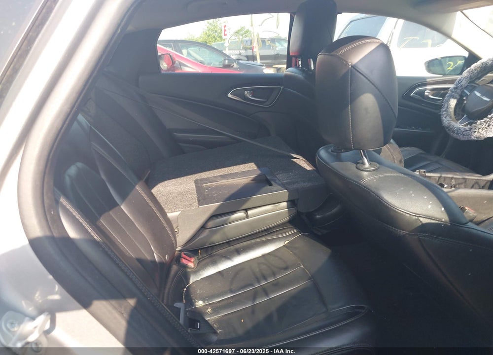 2015 CHRYSLER 200 VIN: 1C3CCCCB1FN576599