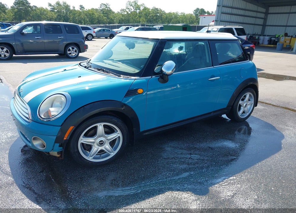 2009 MINI COOPER VIN: WMWMF33579TT68578