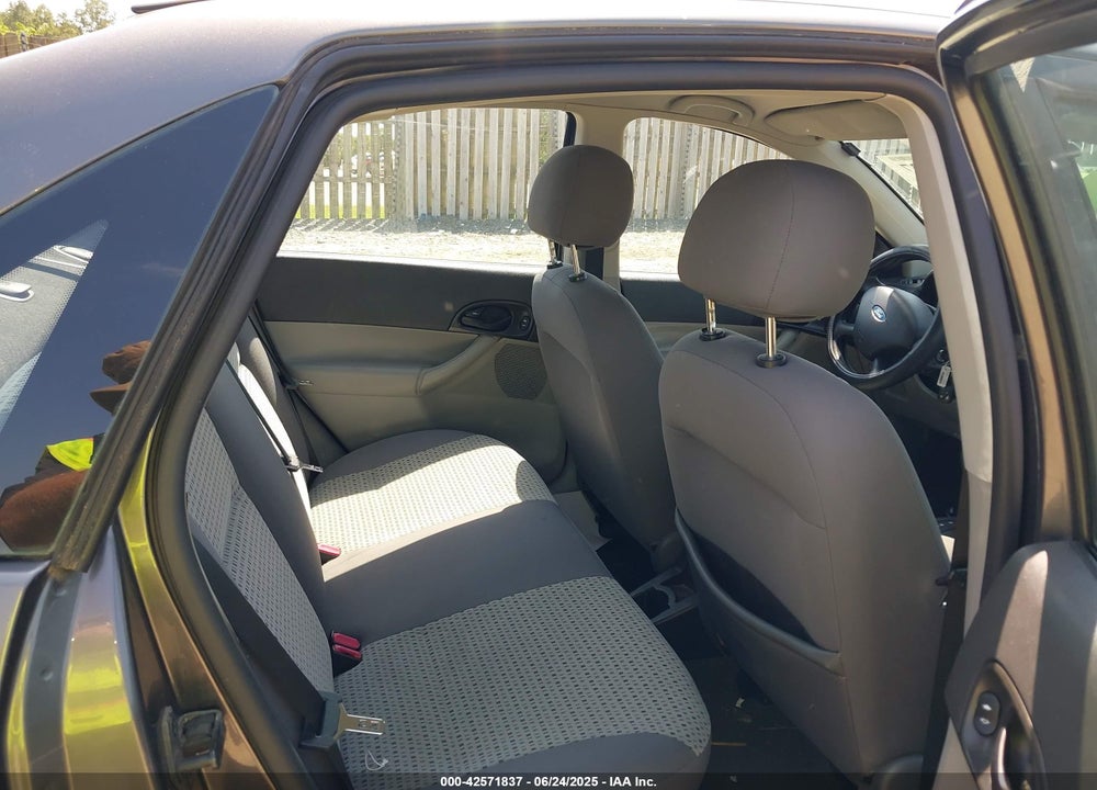 2007 FORD FOCUS S/SE/SES VIN: 1FAFP34N07W294736