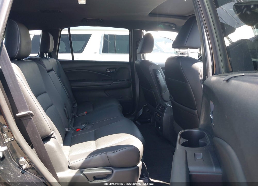 2021 HONDA PASSPORT VIN: 5FNYF8H07MB003506