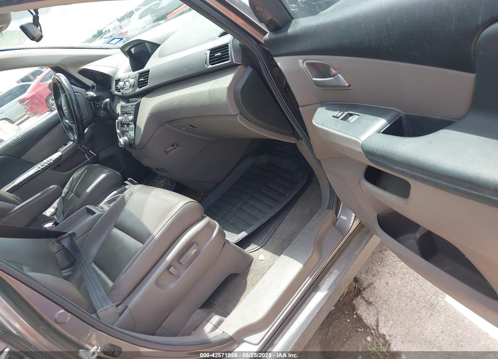2011 HONDA ODYSSEY VIN: 5FNRL5H9XBB075209