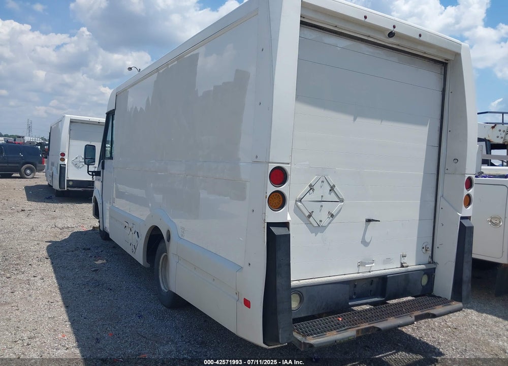 2014 ISUZU COMMERCIAL VAN VIN: JALB4T171E7W00355