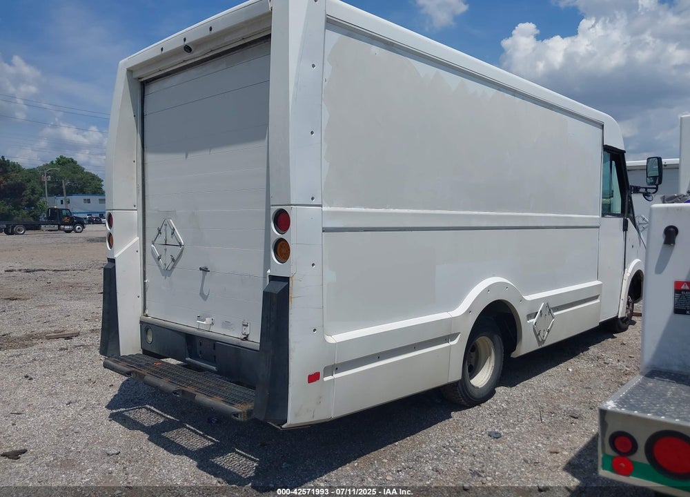 2014 ISUZU COMMERCIAL VAN VIN: JALB4T171E7W00355