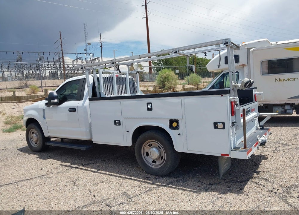 2020 FORD F-350 CHASSIS XL VIN: 1FDRF3E61LEE50411