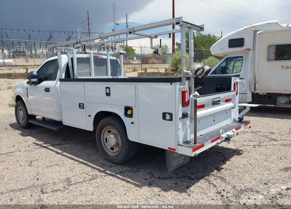 2020 FORD F-350 CHASSIS XL VIN: 1FDRF3E61LEE50411