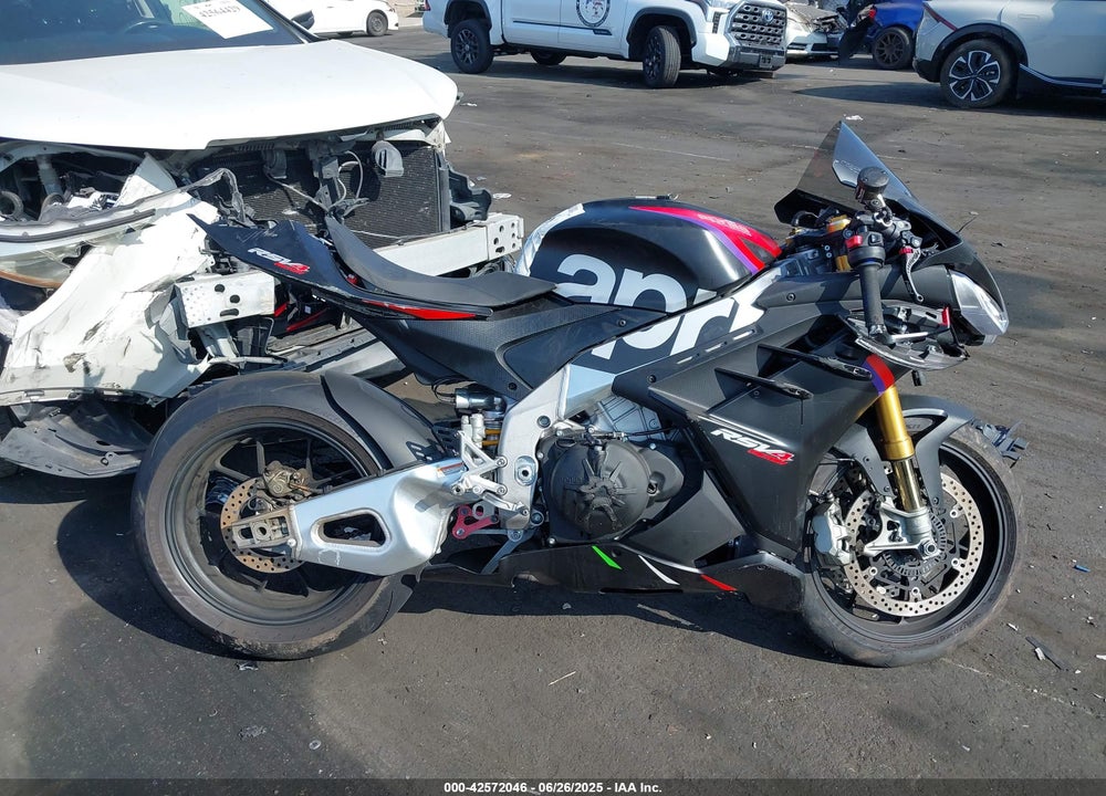 2023 APRILIA RSV4 FACTORY VIN: ZD4KYUB06PS000769