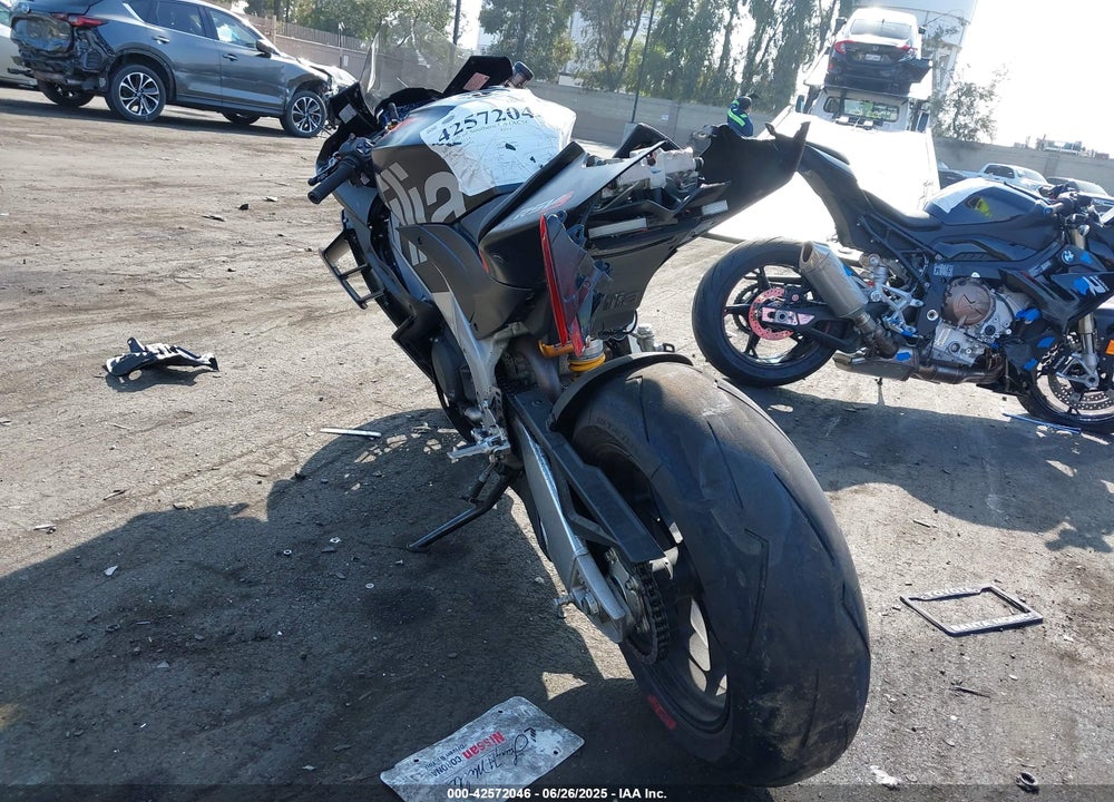2023 APRILIA RSV4 FACTORY VIN: ZD4KYUB06PS000769