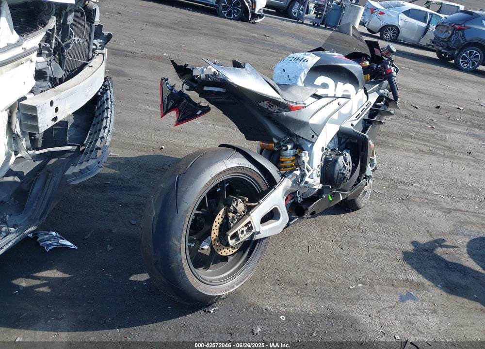 2023 APRILIA RSV4 FACTORY VIN: ZD4KYUB06PS000769