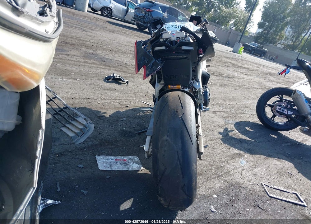 2023 APRILIA RSV4 FACTORY VIN: ZD4KYUB06PS000769