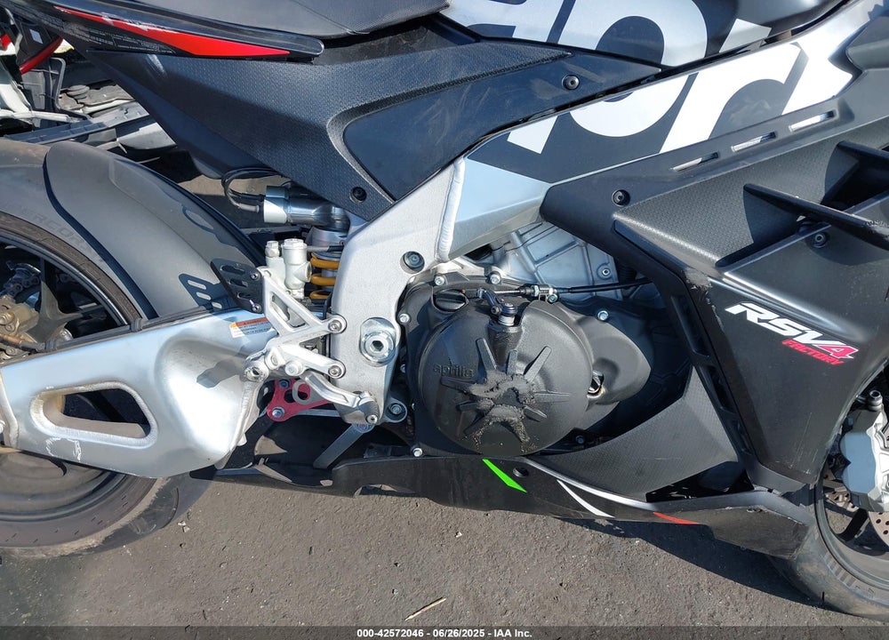 2023 APRILIA RSV4 FACTORY VIN: ZD4KYUB06PS000769