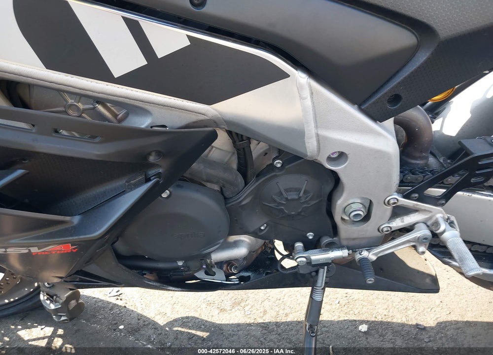 2023 APRILIA RSV4 FACTORY VIN: ZD4KYUB06PS000769