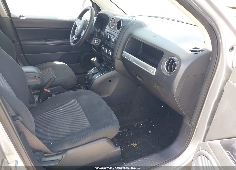2016 JEEP COMPASS VIN: 1C4NJCBB2GD577084