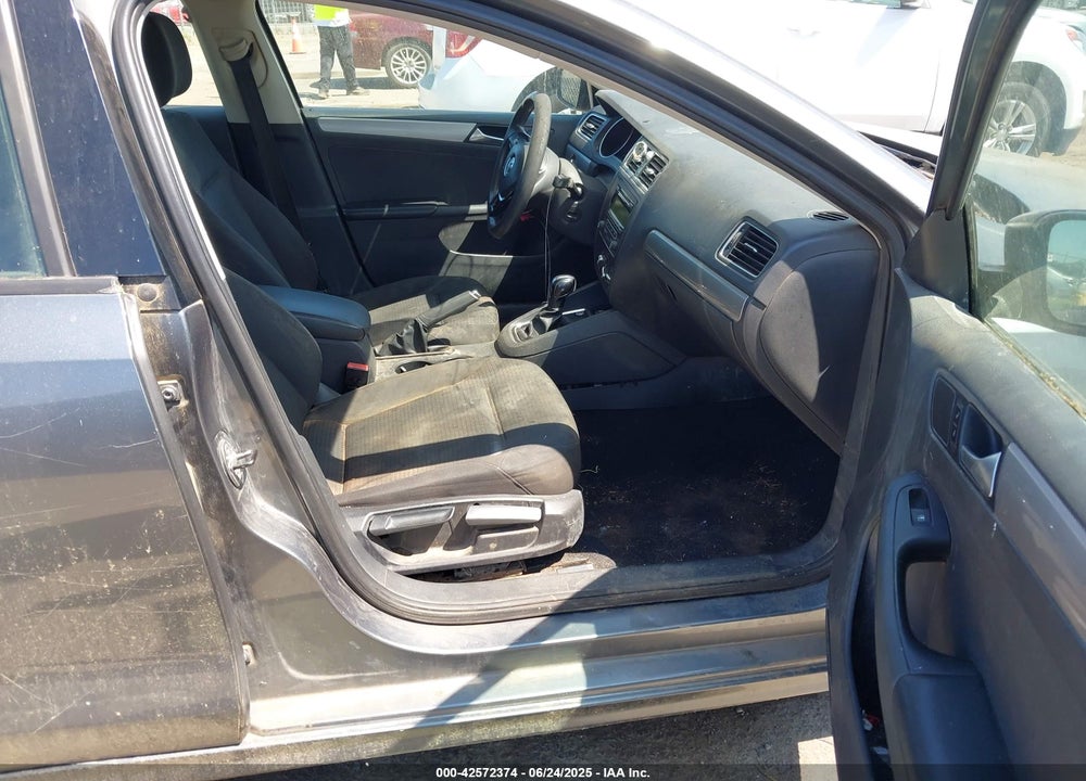 2015 VOLKSWAGEN JETTA 1.8T SE VIN: 3VWD17AJ9FM208976