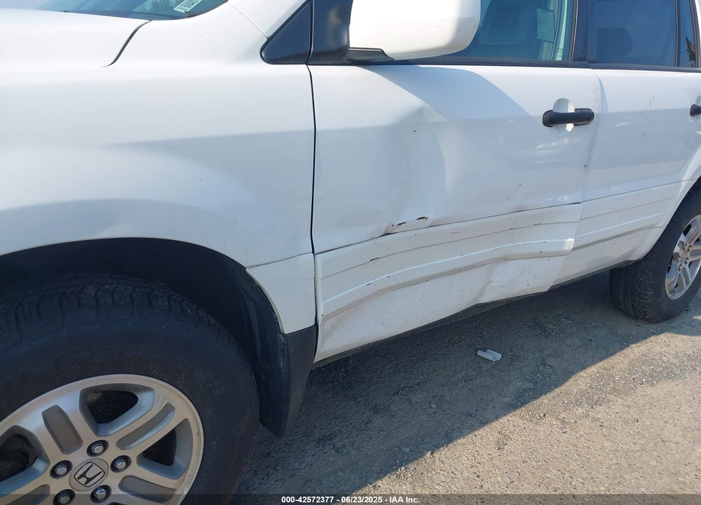 2005 HONDA PILOT VIN: 2HKYF18515H524324