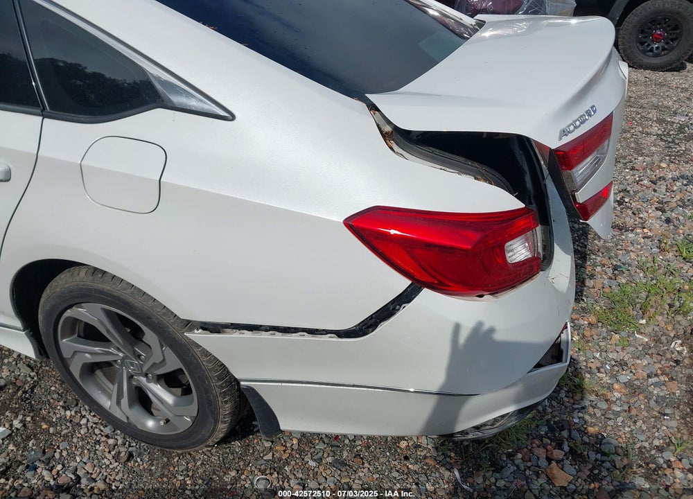 2018 HONDA ACCORD EX VIN: 1HGCV1F40JA048593