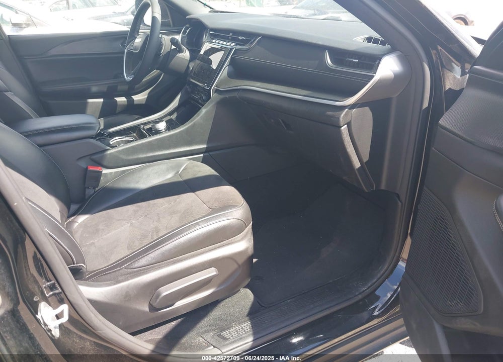 2023 JEEP GRAND CHEROKEE L VIN: 1C4RJJAG4P8817795