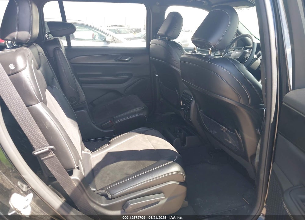 2023 JEEP GRAND CHEROKEE L VIN: 1C4RJJAG4P8817795