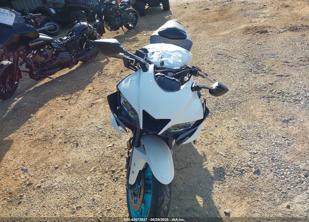 2024 YAMAHA YZFR3 A VIN: MH3RH18YXRK018234