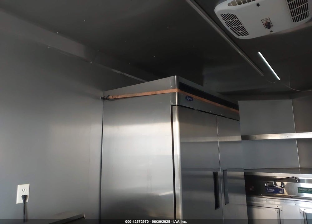 2023 FREEDOM 22' ENCLOSED / SMOKE VIN: 5WKBE222XP1080555