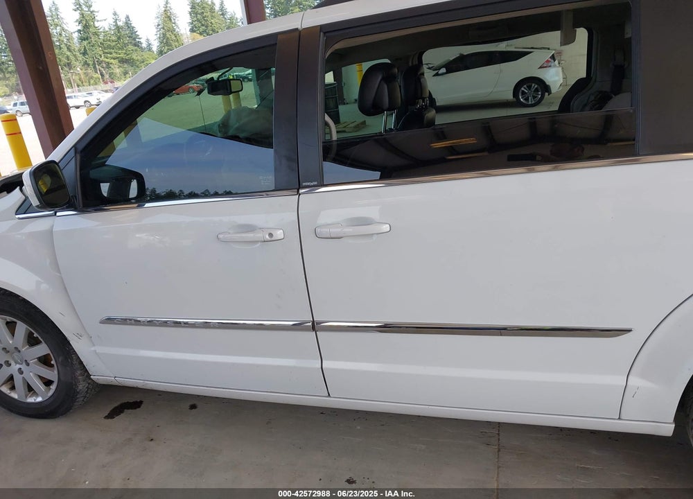 2014 CHRYSLER TOWN & COUNTRY TOURING VIN: 2C4RC1BG5ER124065