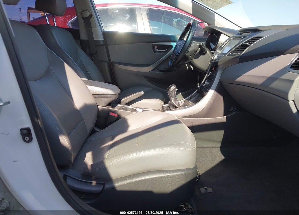 2015 HYUNDAI ELANTRA VIN: KMHDH4AH7FU372681