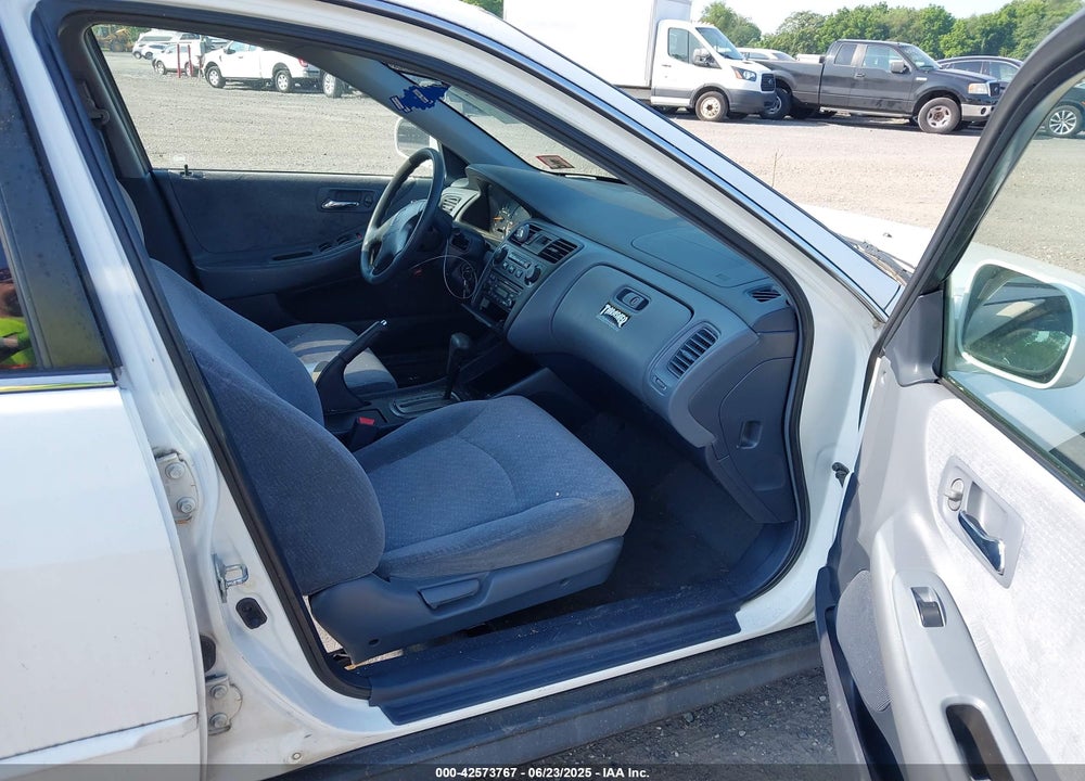 2001 HONDA ACCORD 2.3 LX VIN: 1HGCG66551A140069