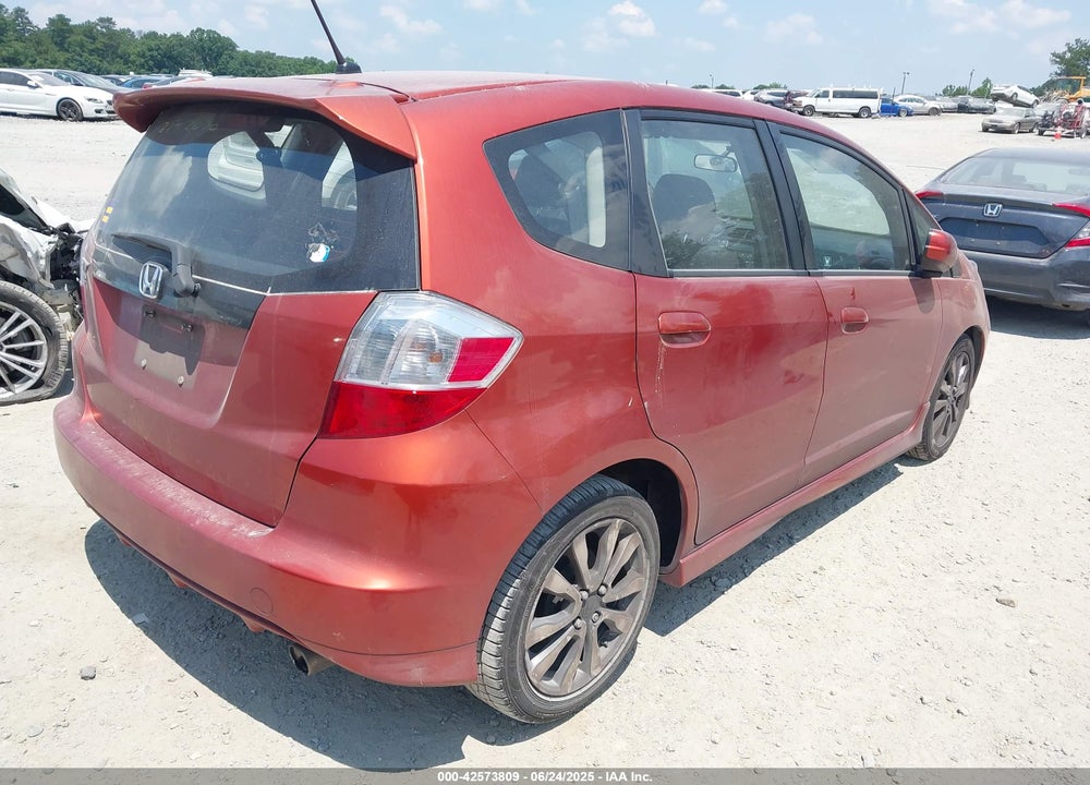 2012 HONDA FIT VIN: JHMGE8H52CC012568
