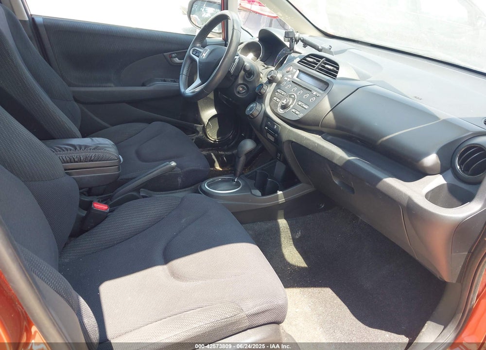 2012 HONDA FIT VIN: JHMGE8H52CC012568
