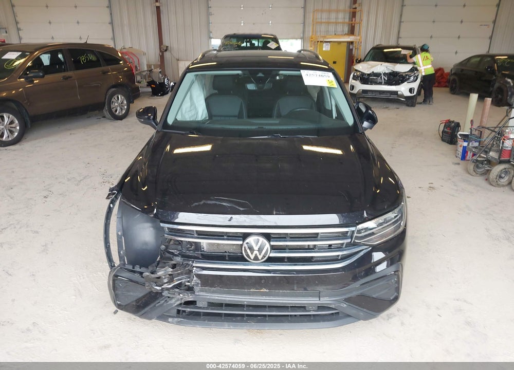2022 VOLKSWAGEN TIGUAN VIN: 3VV2B7AX2NM143013