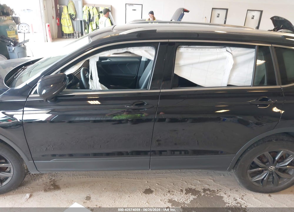 2022 VOLKSWAGEN TIGUAN VIN: 3VV2B7AX2NM143013