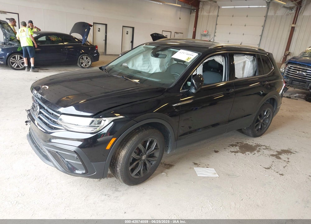 2022 VOLKSWAGEN TIGUAN VIN: 3VV2B7AX2NM143013