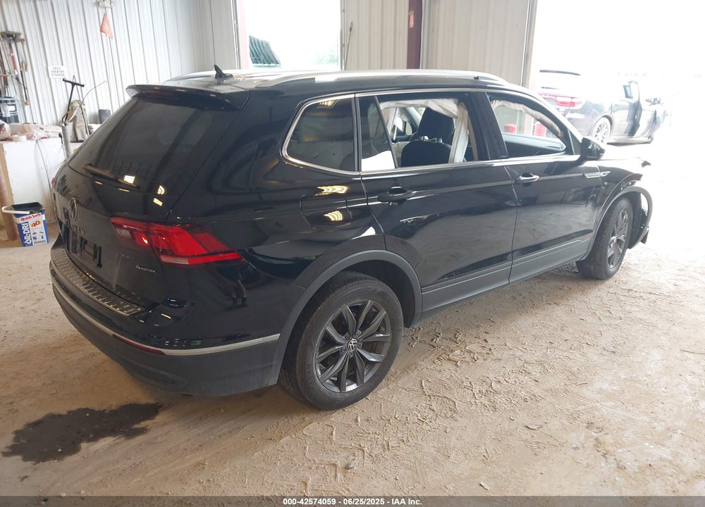 2022 VOLKSWAGEN TIGUAN VIN: 3VV2B7AX2NM143013