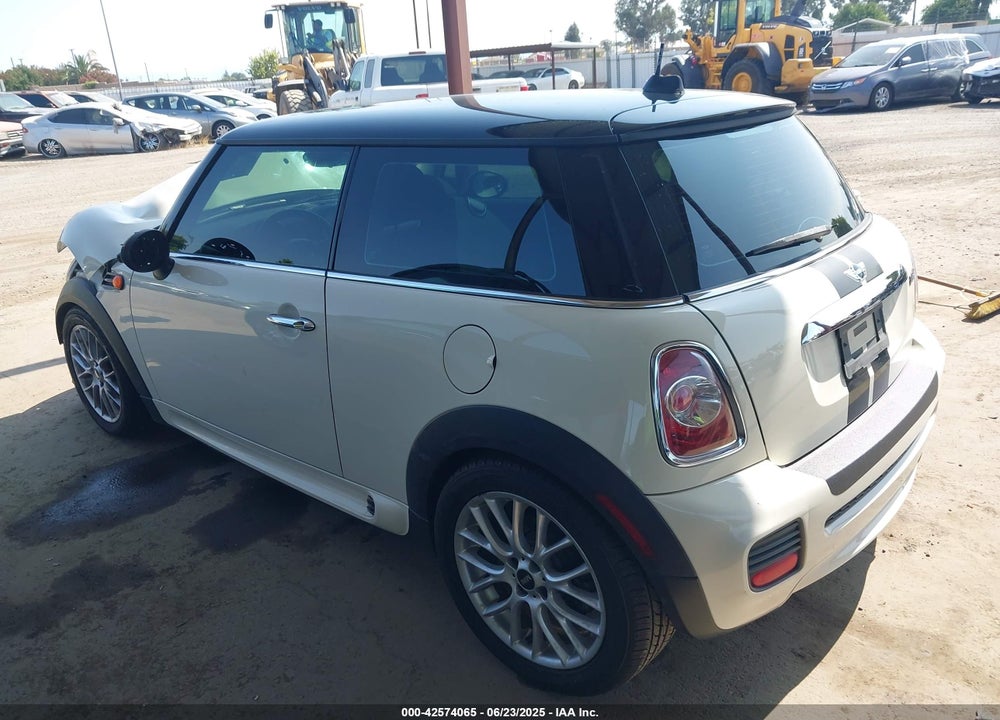2013 MINI HARDTOP VIN: WMWSU3C56DT370652