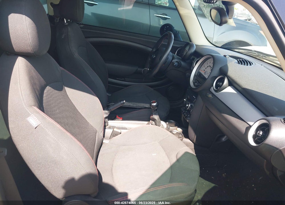 2013 MINI HARDTOP VIN: WMWSU3C56DT370652