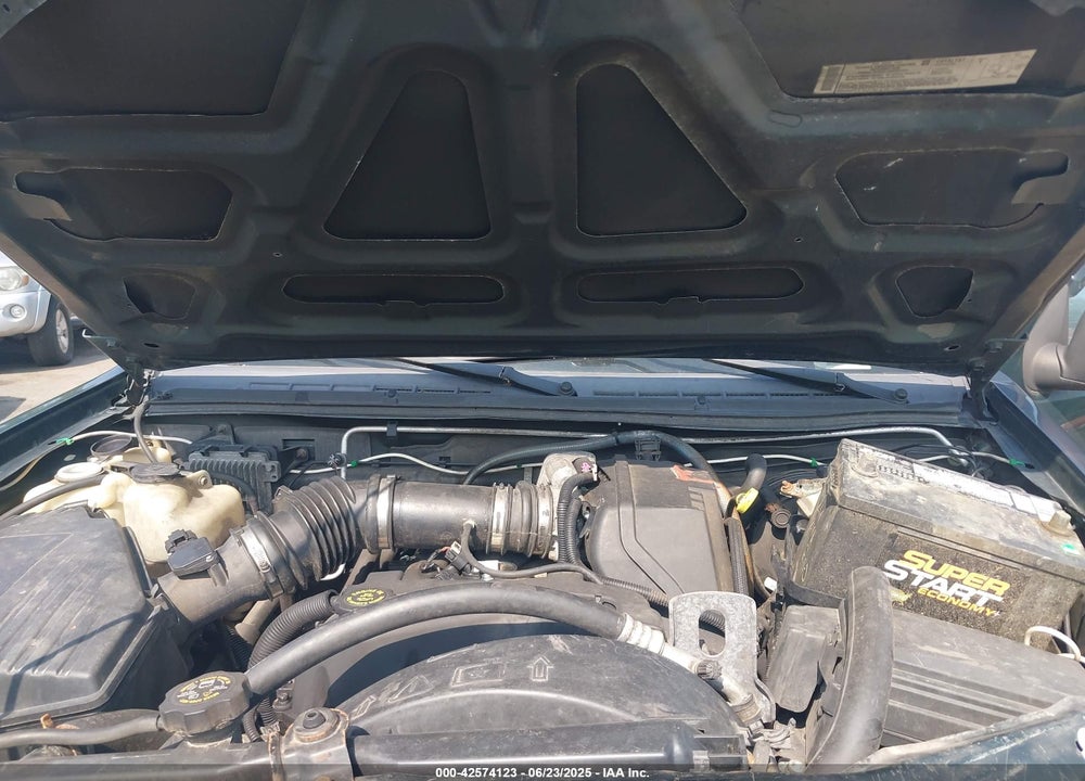 2005 CHEVROLET COLORADO LS VIN: 1GCDT136858110687