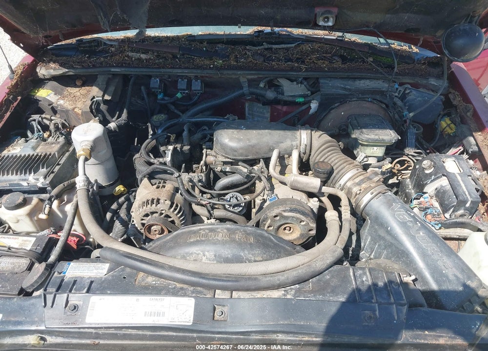 1997 CHEVROLET BLAZER LS VIN: 1GNCT18W7VK136406