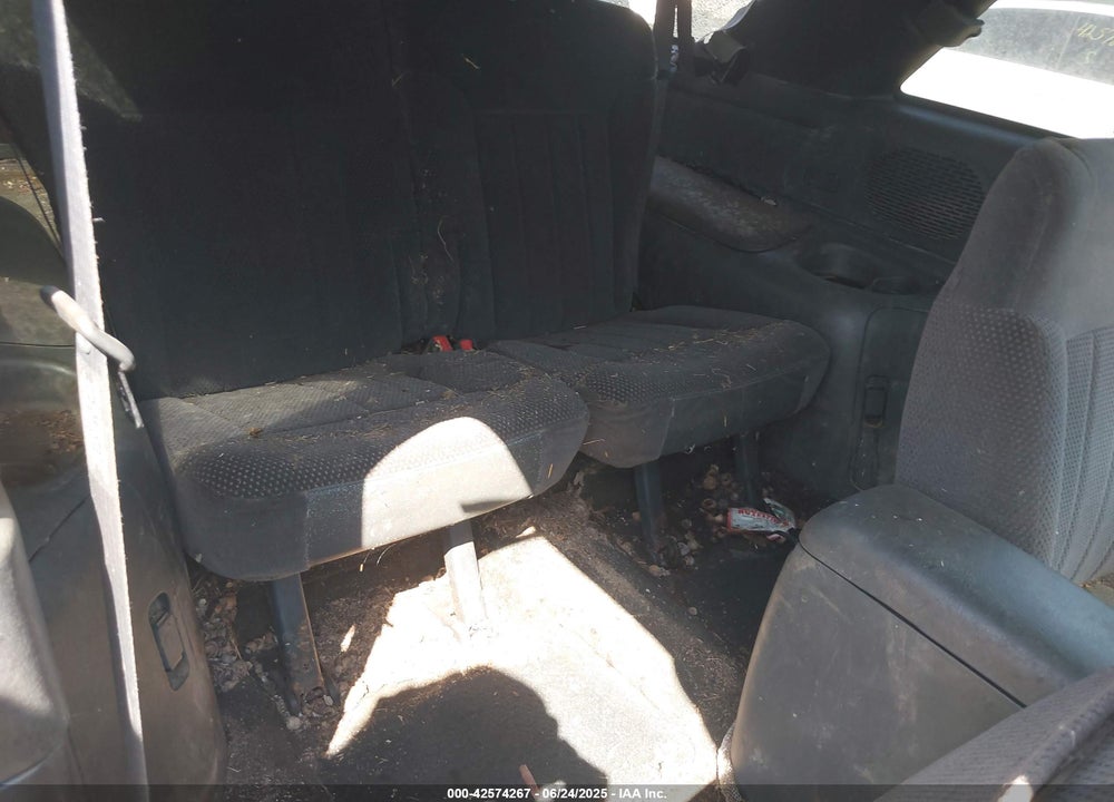 1997 CHEVROLET BLAZER LS VIN: 1GNCT18W7VK136406