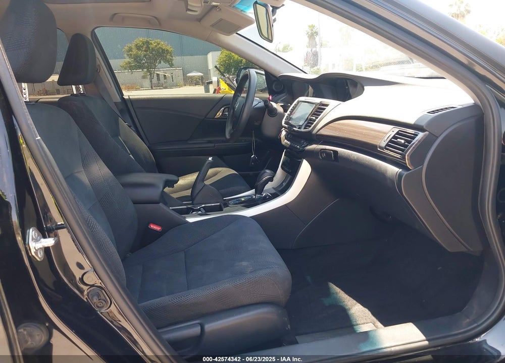 2017 HONDA ACCORD VIN: 1HGCR2F74HA150901