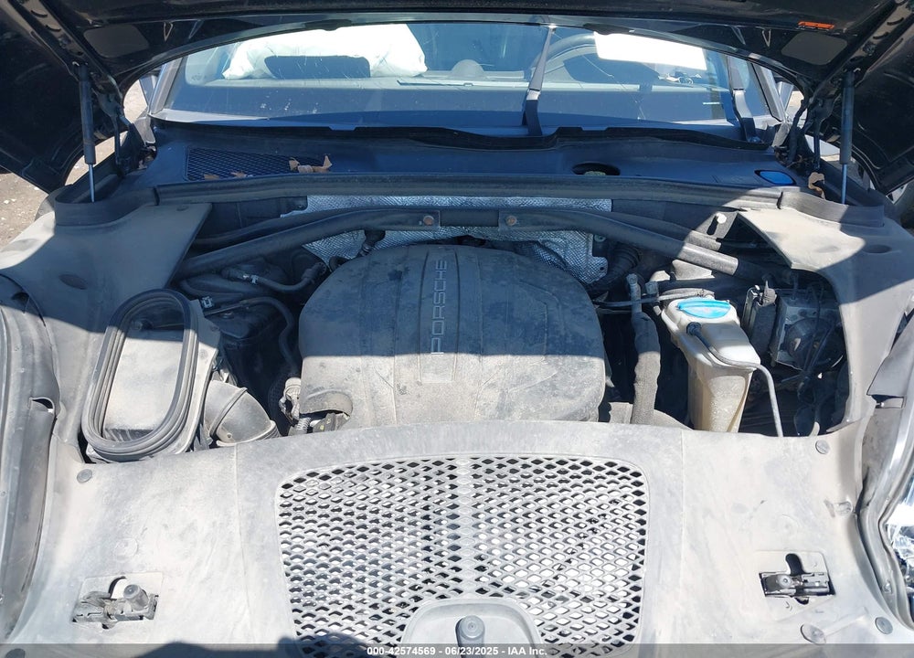2017 PORSCHE MACAN VIN: WP1AA2A58HLB01772