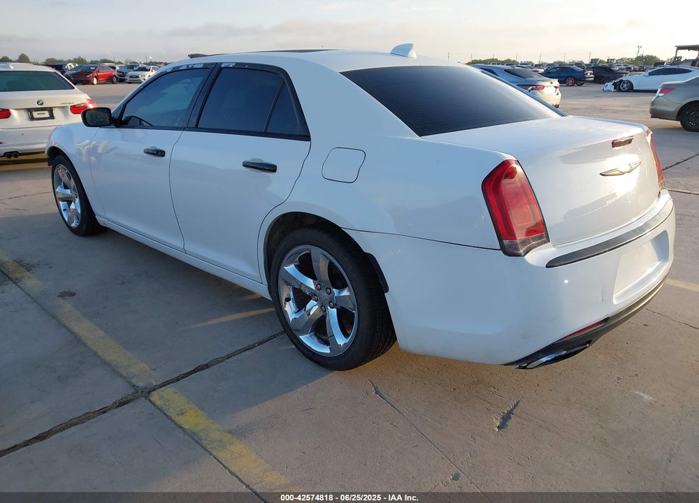 2016 CHRYSLER 300 LIMITED VIN: 2C3CCAAG4GH207023
