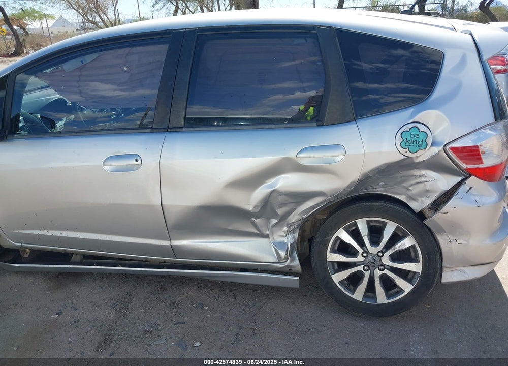 2013 HONDA FIT SPORT VIN: JHMGE8H51DC026852