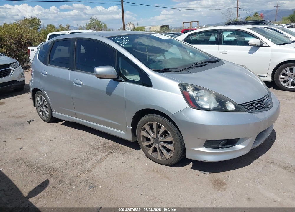 2013 HONDA FIT SPORT VIN: JHMGE8H51DC026852