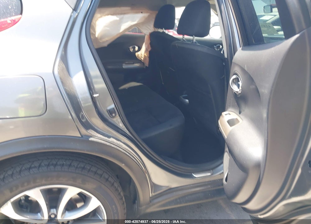 2011 NISSAN JUKE VIN: JN8AF5MR5BT018685