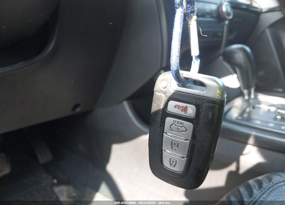 2011 KIA SORENTO VIN: 5XYKUDA26BG022876